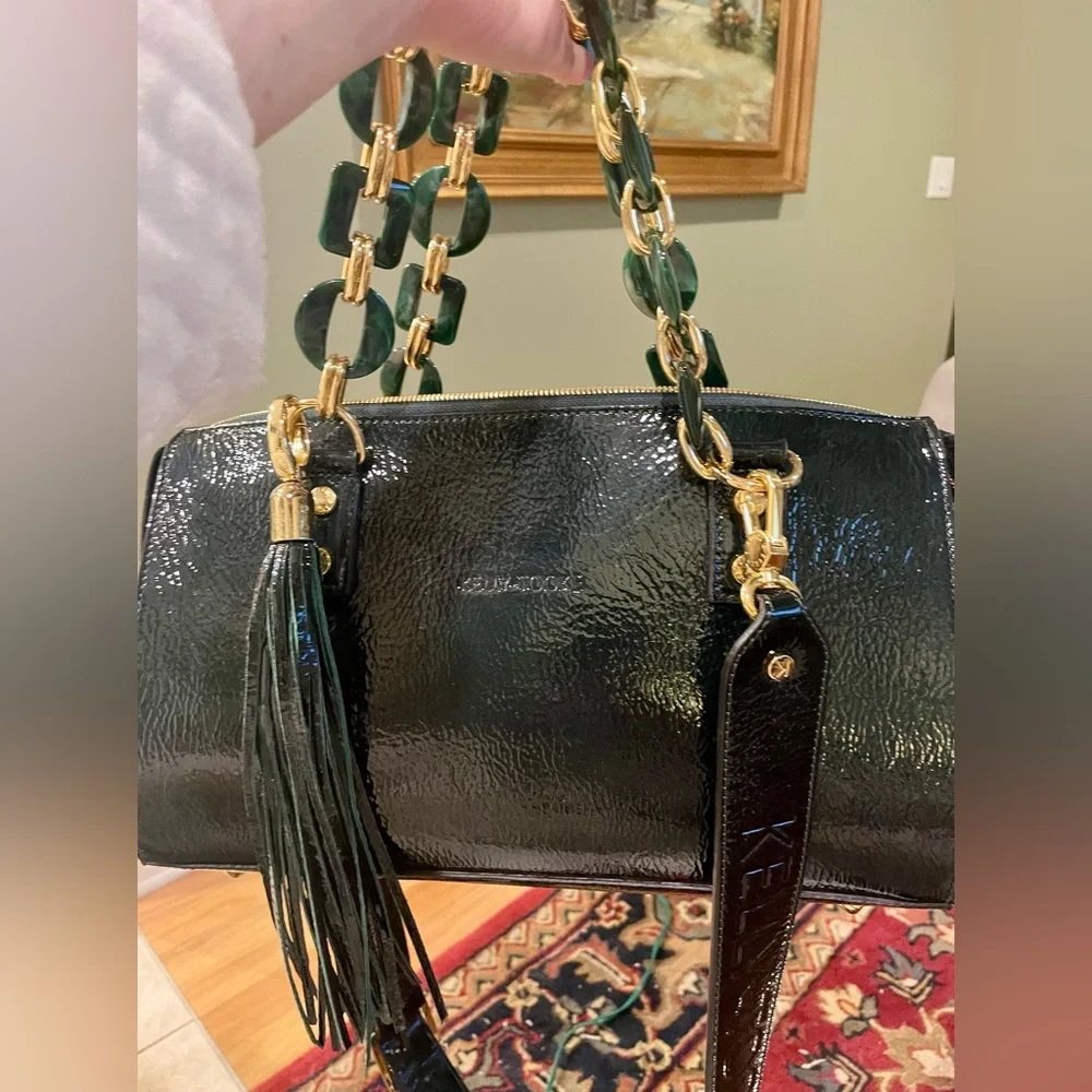 Elegant Black Crossbody Bag with Green and Gold Accents - Picture 2 of 7